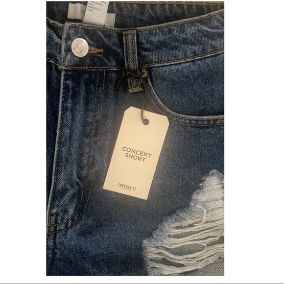 Forever 21 distressed Jean shorts - Picture 3 of 3